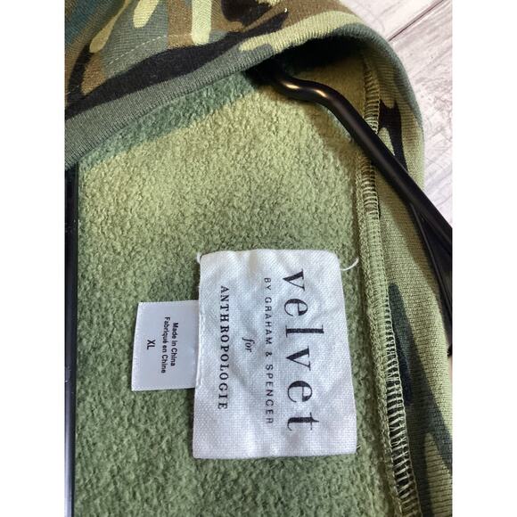 Velvet by Graham & Spencer Men’s Edie Camo Tee Size XL - Picture 5 of 6